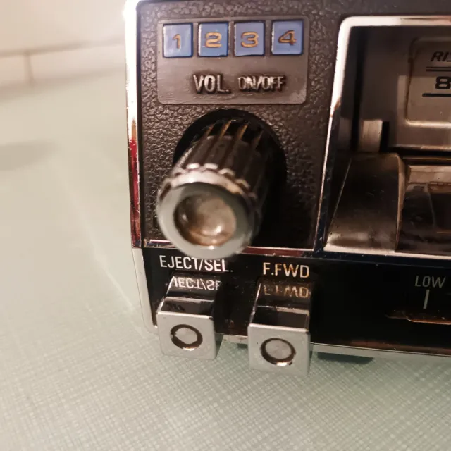 Radiocassetta a 8 tracce per auto classiche