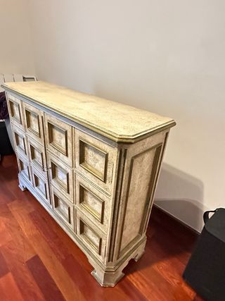 Aparador beige y dorado con 2 puertas