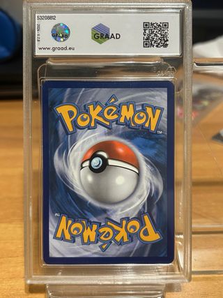 Charizard V Futuri Campioni 079/073 ITA graad 8,5