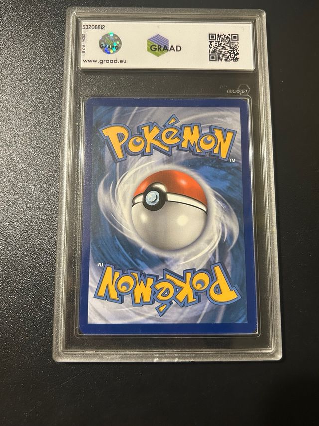 Charizard V Futuri Campioni 079/073 ITA graad 8,5