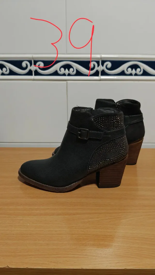 Botines negros talla 39