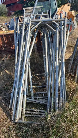 Puntales y Andamios de Obra