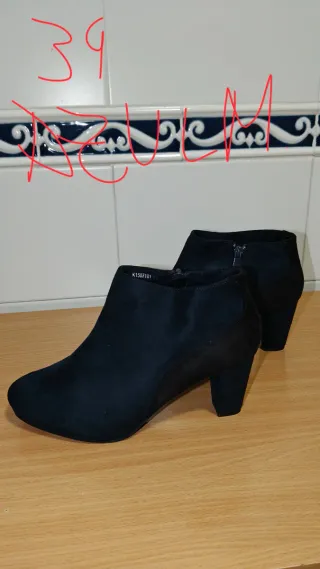 Botines negros y azul marino talla 39