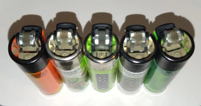 Cinque accendini riutilizzabili in collezione