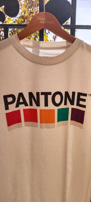 Camiseta Pull&Bear diseño "Pantone"  Talla M