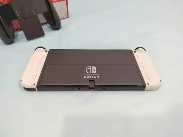 Nintendo Switch OLED Bianca