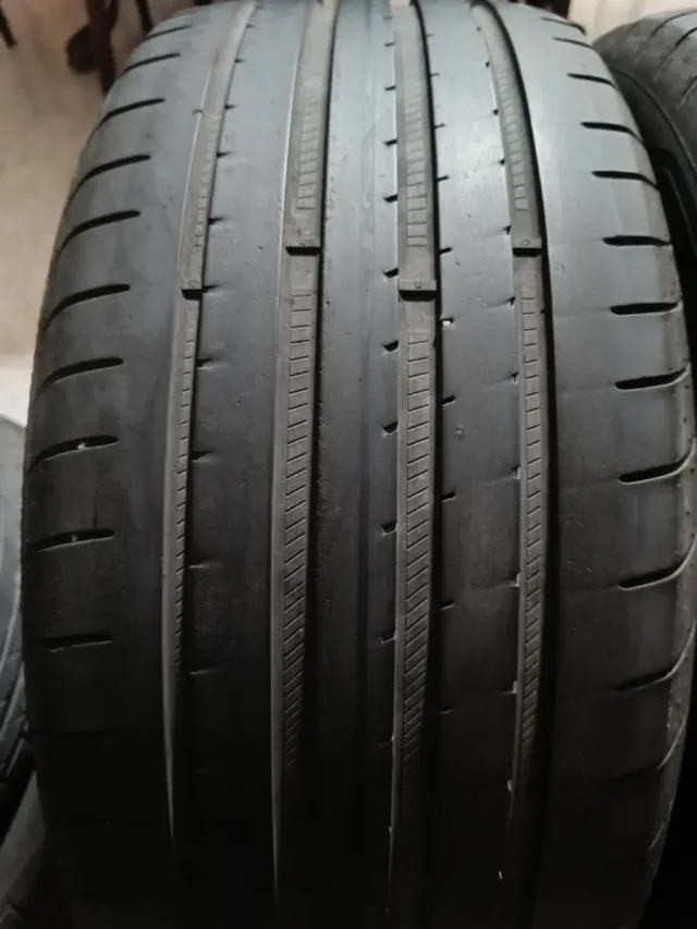 Neumático Goodyear 245/45R18 96W