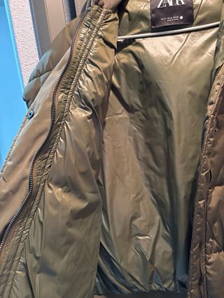 Chaleco Zara impermeable con capucha