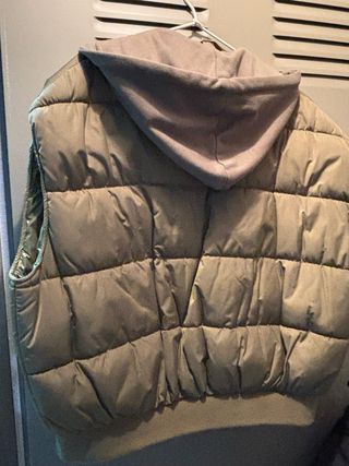 Chaleco Zara impermeable con capucha