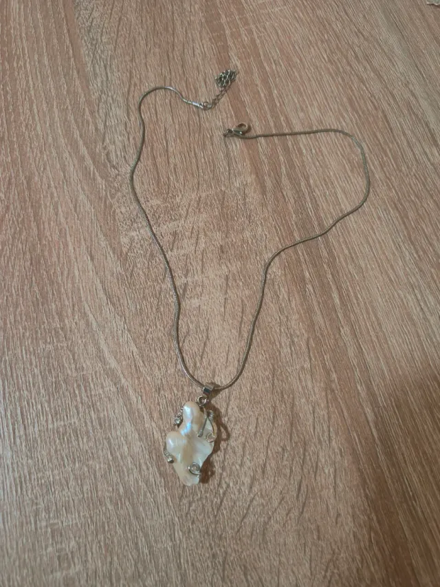Collar con colgante perla irregular