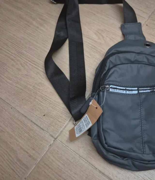 Borsa a tracolla grigia da uomo