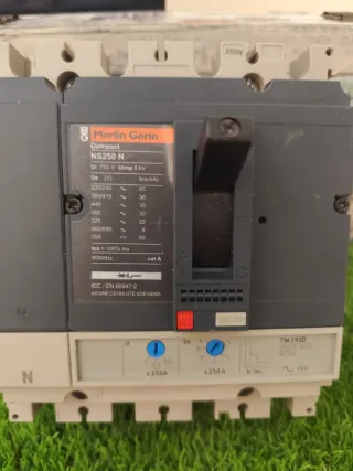 Merlin Gerin NS250 N Interruptor Automático