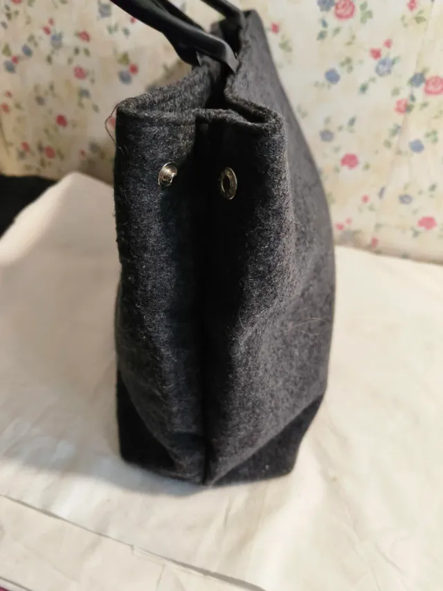 Bolso de fieltro gris