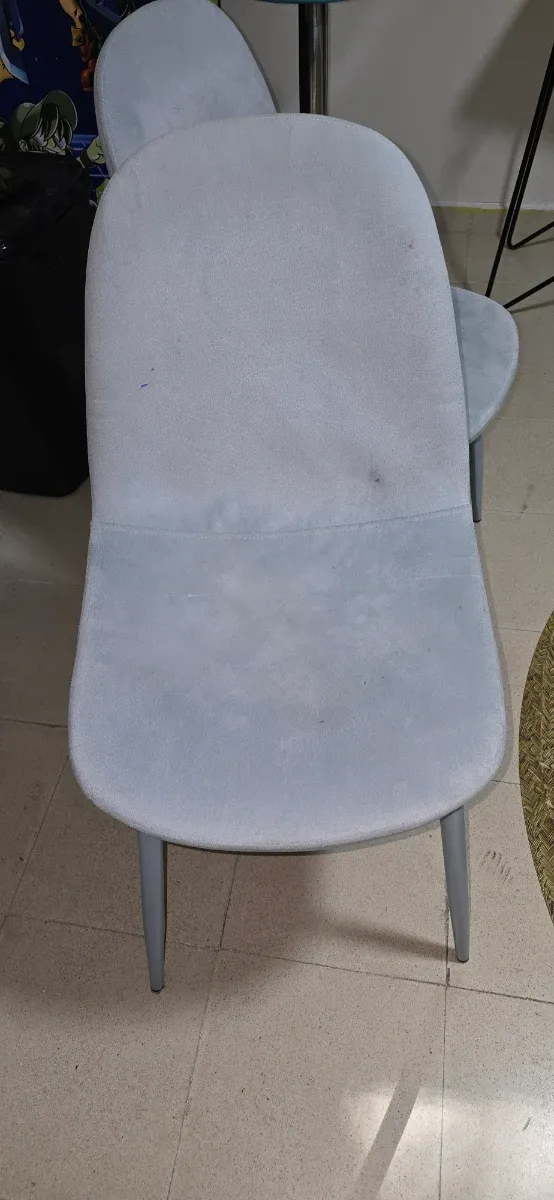 Sillas de terciopelo y metal