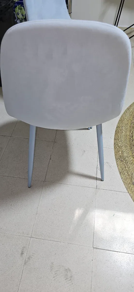 Sillas de terciopelo y metal