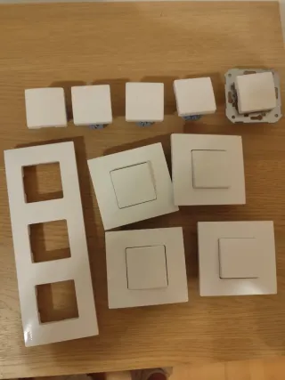 Interruptores y marcos Simon 27 blancos