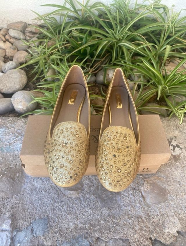 Scarpe piane H&D Moda Española dorate