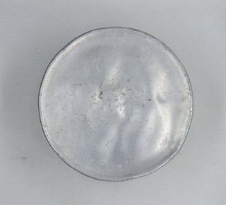 Caixinha de pó antiga em alumínio com rosa