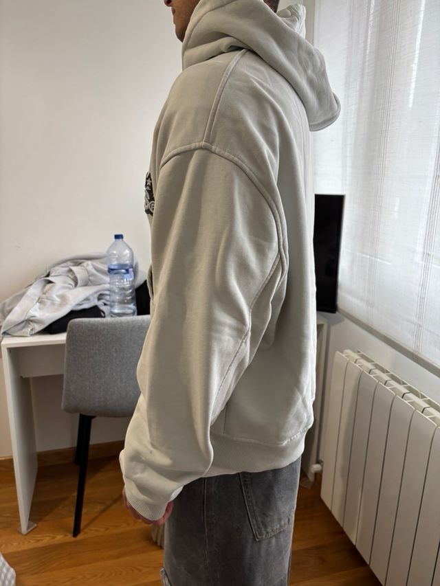 Sudadera Fakegods con cremallera y logo