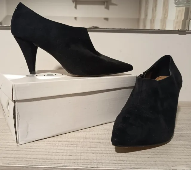 Stivaletti neri con tacco