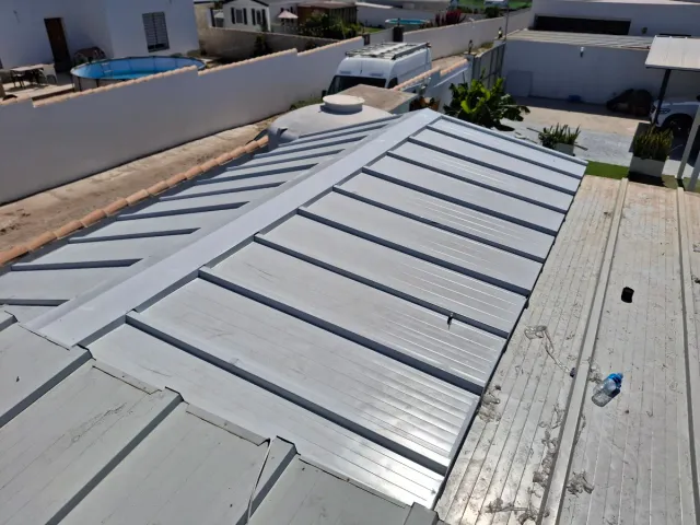 Cerramientos aluminio panel sándwich