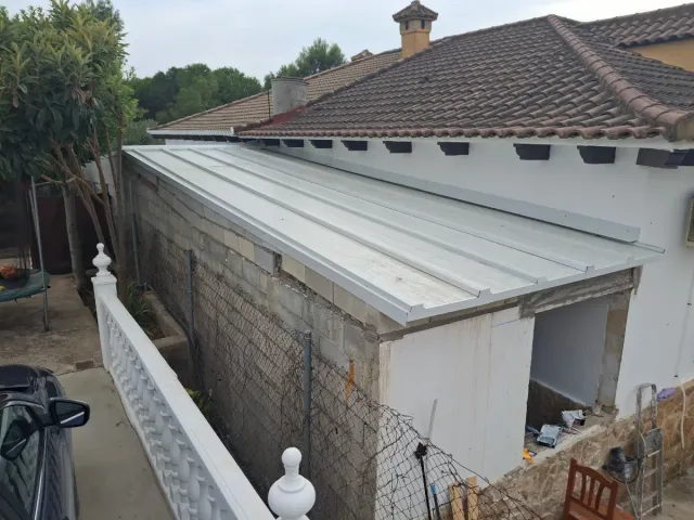 Cerramientos aluminio panel sándwich