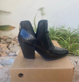 Botas negras efecto piel cocodrilo