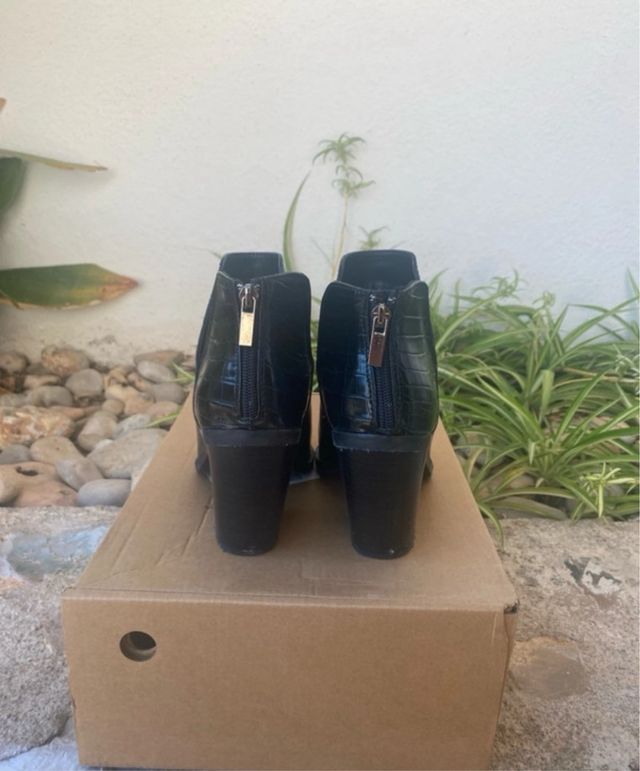 Stivali neri effetto pelle coccodrillo