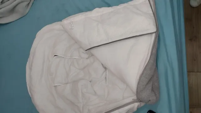 Saco de invierno para cuco gris con pompón