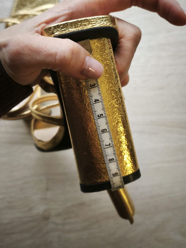 Sandalias fiesta doradas Zara Talla 37