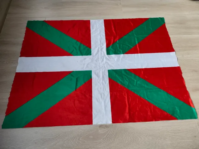 Bandiera Paesi Baschi. Ikurriña.