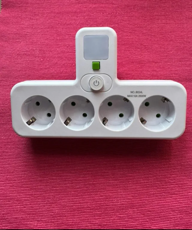 Regleta blanca  de 4 enchufes con interruptor