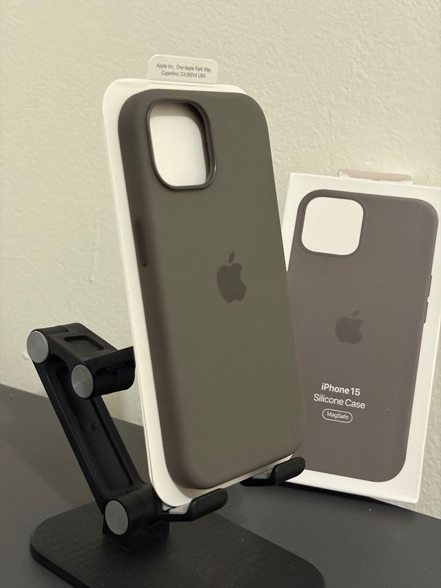 Cover iPhone 15 Silicone MagSafe Apple