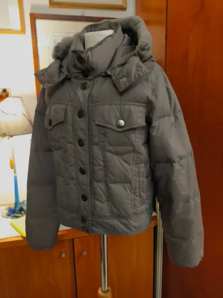 Piumino grigio con cappuccio