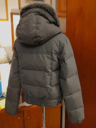 Piumino grigio con cappuccio