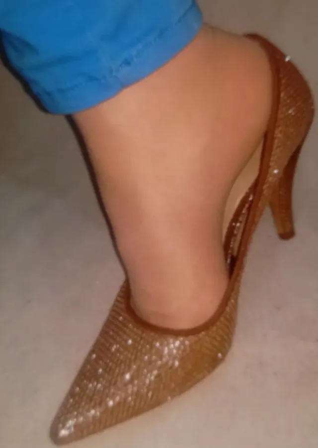 Scarpe col tacco dorate taglia 38