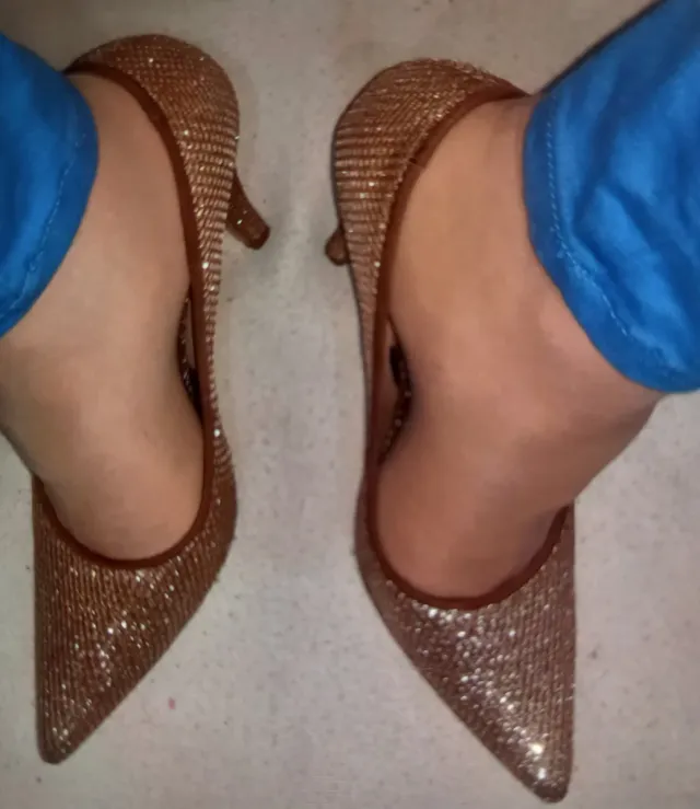 Scarpe col tacco dorate taglia 38