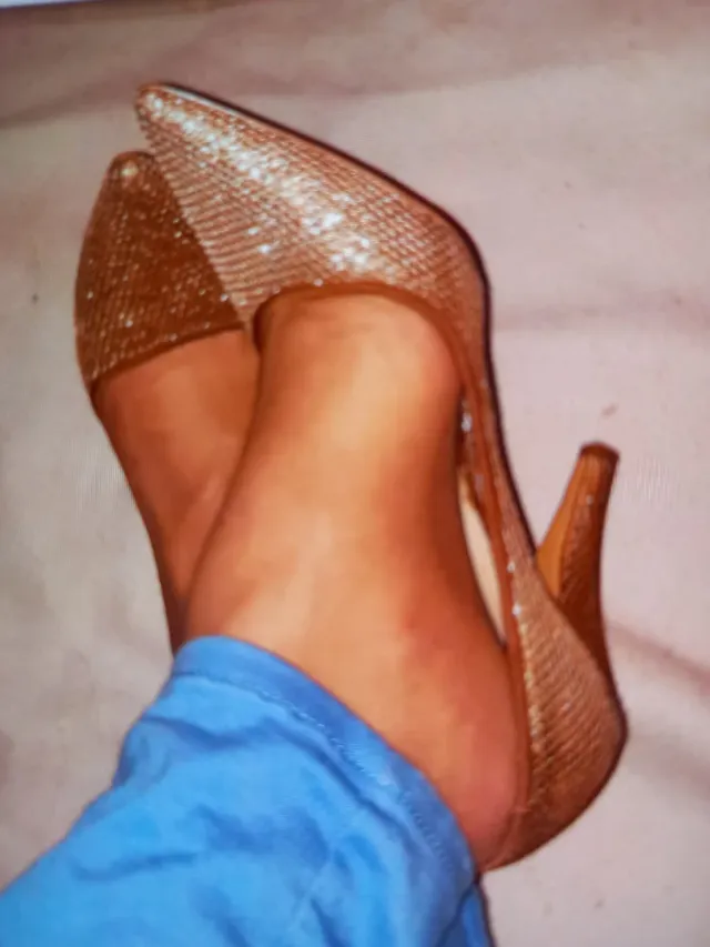 Scarpe col tacco dorate taglia 38