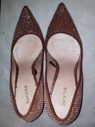 Zapatos tacón dorados talla 38