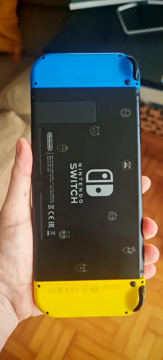 Nintendo Switch Azul e Amarelo