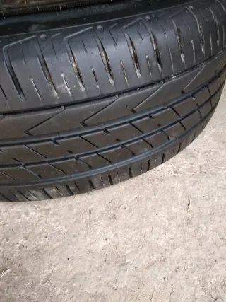 Vendo 4 neumáticos 235/60/R18 y 103V