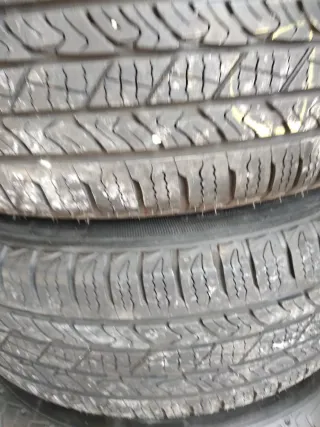 Vendo 4 neumáticos 235/60/R18 y 103V
