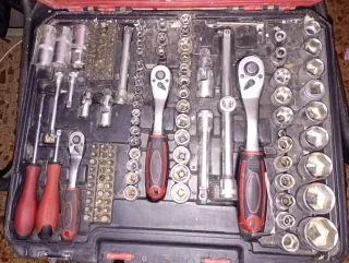 Caja de herramientas roja