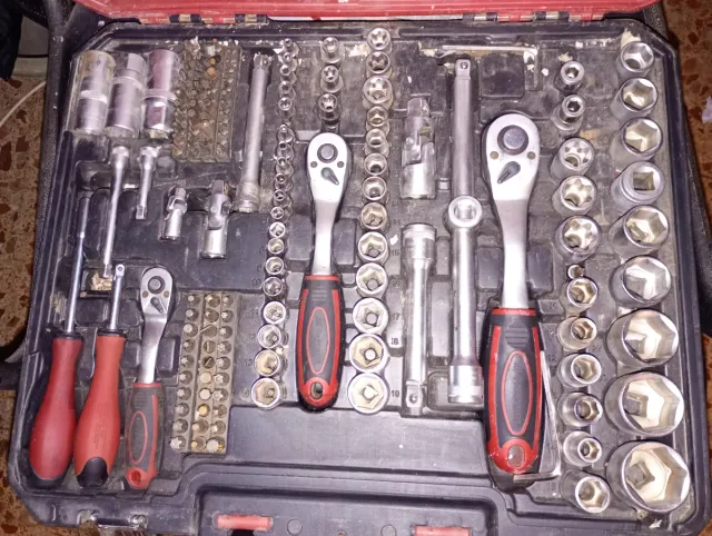 Caja de herramientas roja