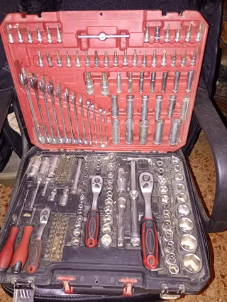 Caja de herramientas roja