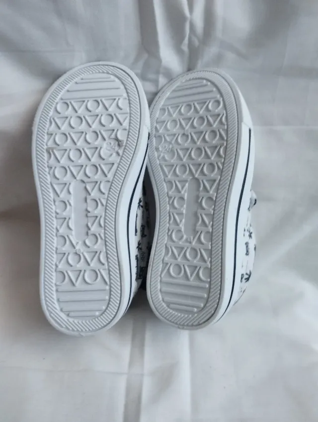 Zapatillas niño Talla 24 nuevas