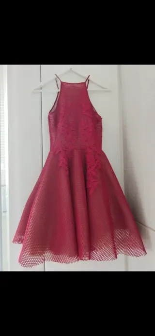 Vestido rojo corto con encaje