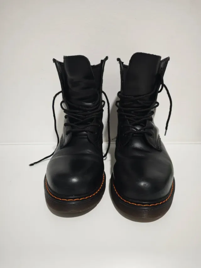 Stivali neri tipo Dr. Martens