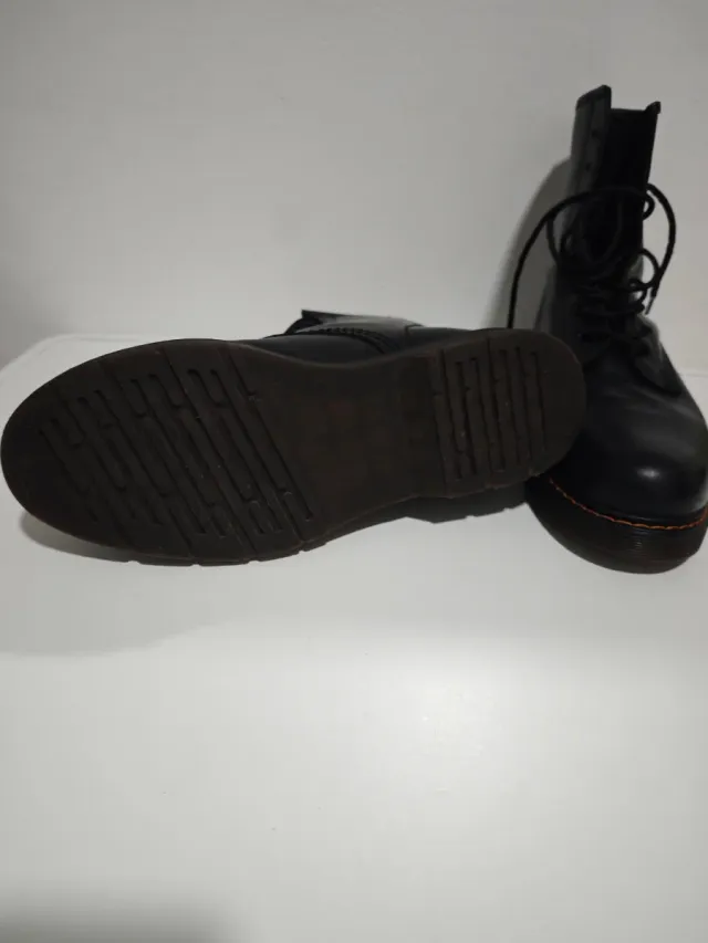 Stivali neri tipo Dr. Martens
