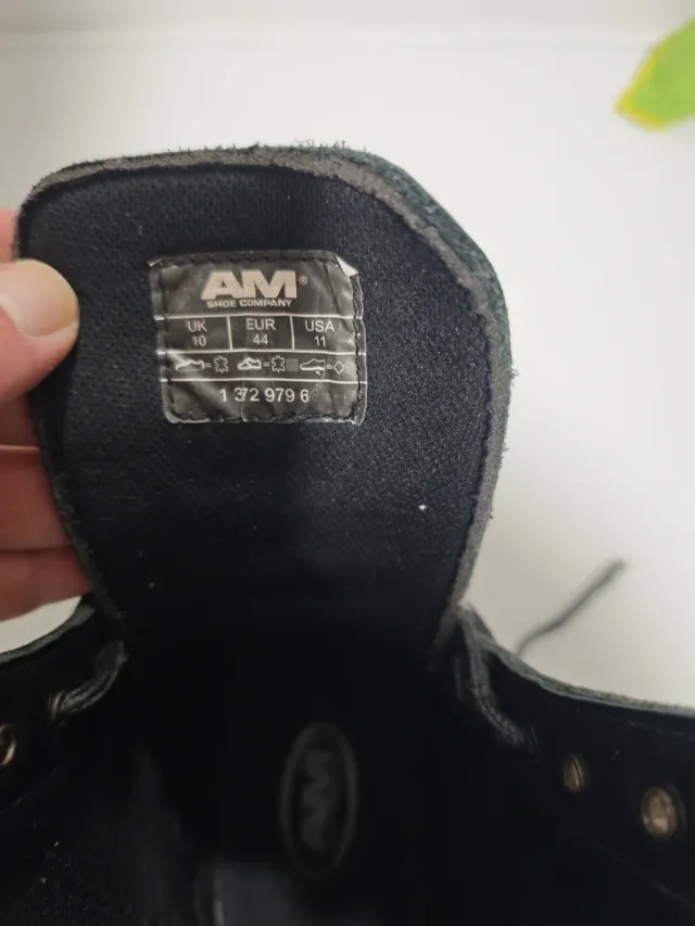 Stivali neri tipo Dr. Martens